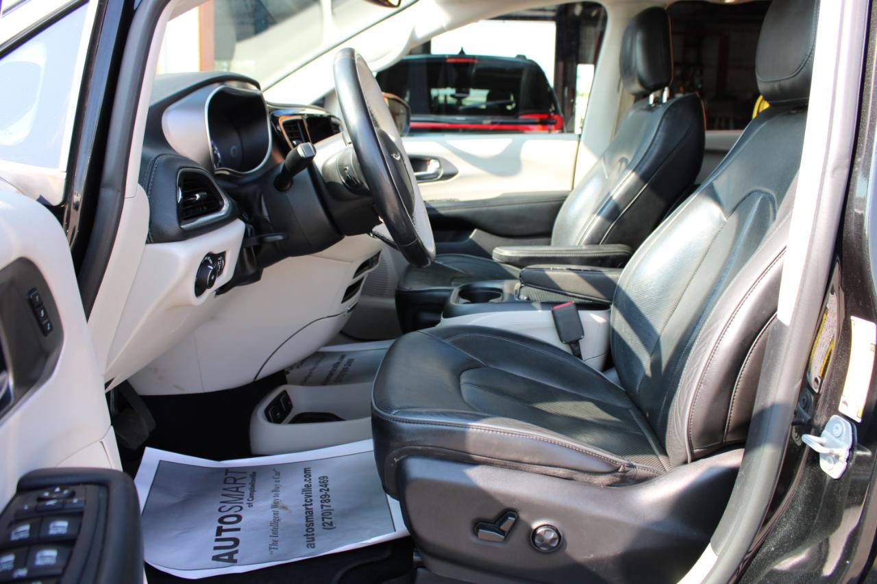 Used 2019 Chrysler Pacifica Limited FWD image 20