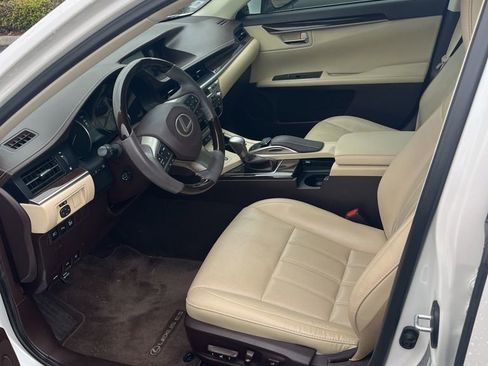 Used 2018 Lexus ES 350 w/ Luxury Package w/Wood Trim image 4