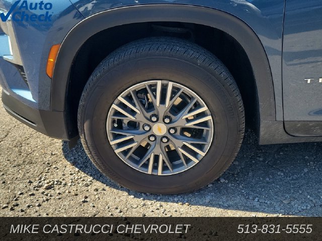Used 2025 Chevrolet Traverse LT w/ Driver Confidence Package FWD image 9