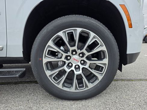 New 2026 GMC Yukon XL Denali w/ Denali Reserve Package image 32