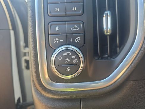 Used 2022 GMC Sierra 2500 AT4 w/ AT4 Premium Plus Package AWD/4WD image 26