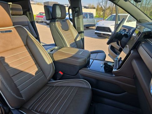 Used 2026 GMC Yukon XL Denali Ultimate AWD/4WD image 9