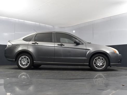 Used 2010 Ford Focus SE FWD image 18
