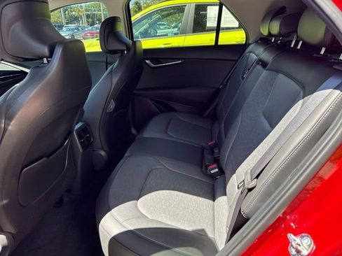 Used 2024 Kia Niro Wave image 9