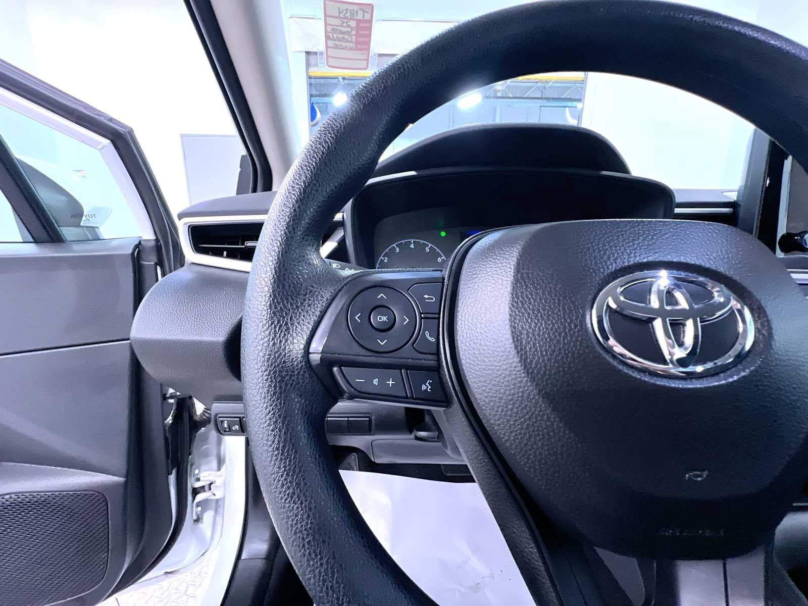 Used 2025 Toyota Corolla LE FWD image 20