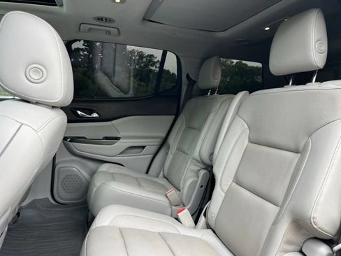 Used 2017 GMC Acadia SLT w/ LPO, Floor Liner Package AWD/4WD image 16