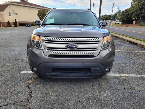 Used 2013 Ford Explorer XLT image 2