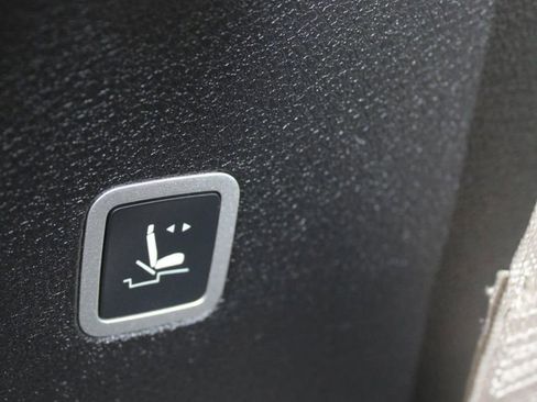 Used 2023 Chrysler Pacifica Touring-L image 29