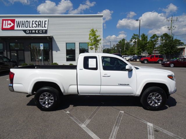 Used 2018 Toyota Tacoma SR5 AWD/4WD image 3