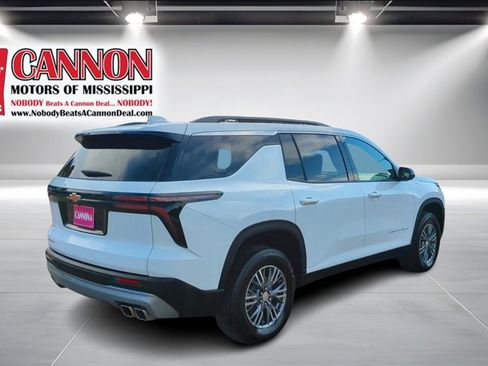 Used 2025 Chevrolet Traverse LT image 5