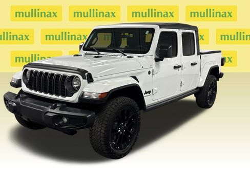 Used 2025 Jeep Gladiator Sport image 8