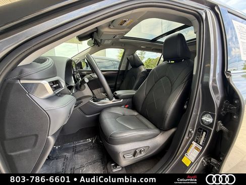Used 2023 Toyota Highlander Platinum FWD image 5