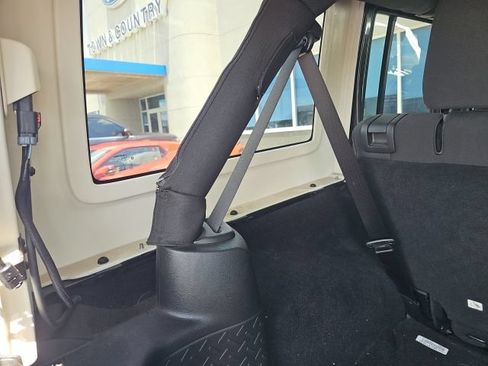 Used 2018 Jeep Wrangler Unlimited Sport S AWD/4WD image 11