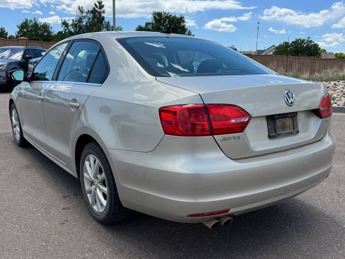 Used 2013 Volkswagen Jetta SE FWD image 4