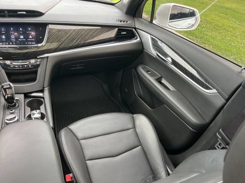 Used 2020 Cadillac XT6 Premium Luxury FWD image 41