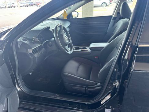 Used 2024 Nissan Altima 2.5 S FWD image 8
