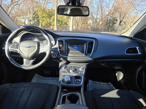 Used 2016 Chrysler 200 Limited w/ Convenience Group image 5