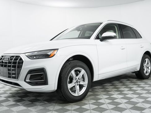 Certified 2023 Audi Q5 2.0T Premium w/ Convenience Package image 3