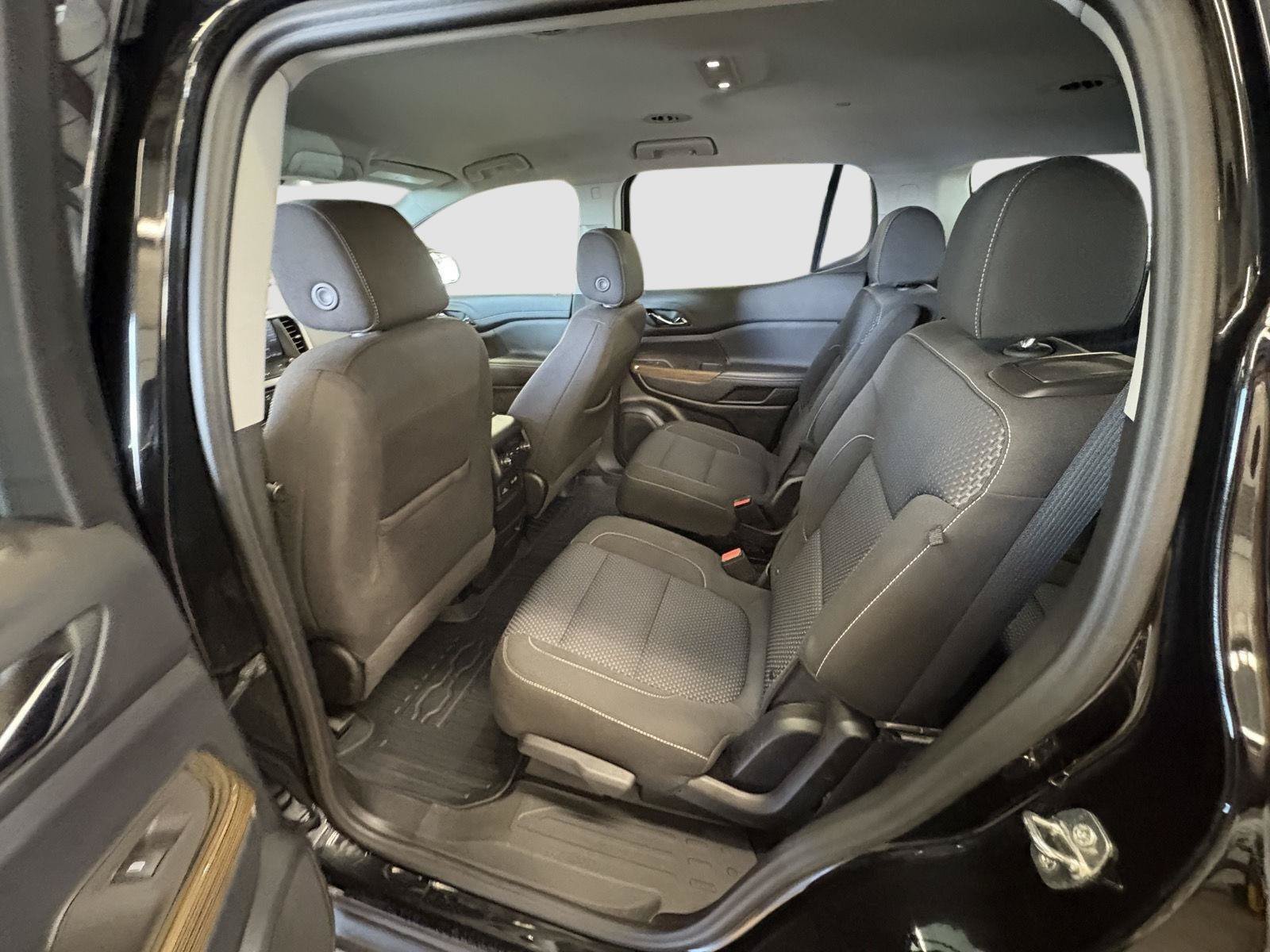 Used 2022 GMC Acadia SLE w/ Driver Convenience Package FWD image 20