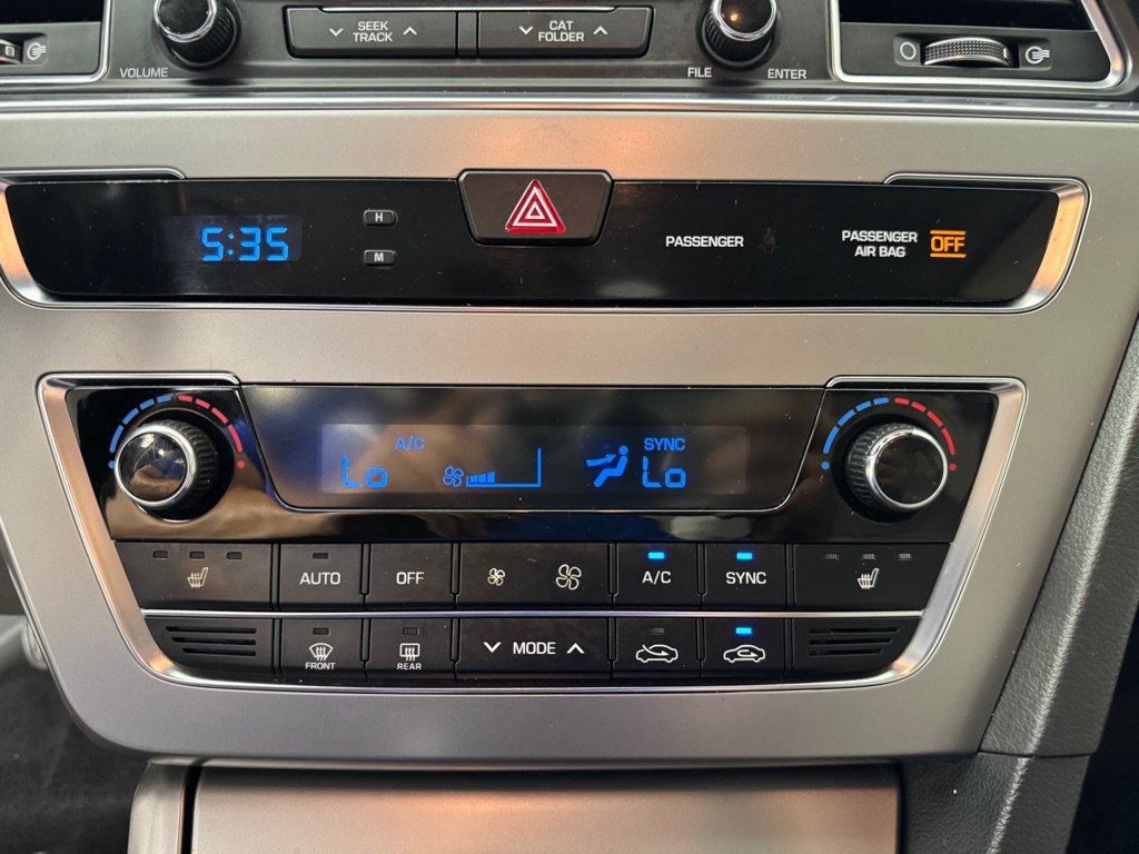 Used 2015 Hyundai Sonata Sport w/ Option Group 03 FWD image 16