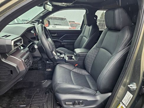 Used 2025 Toyota Tacoma TRD Off-Road w/ TRD Off Road Premium Package AWD/4WD image 12