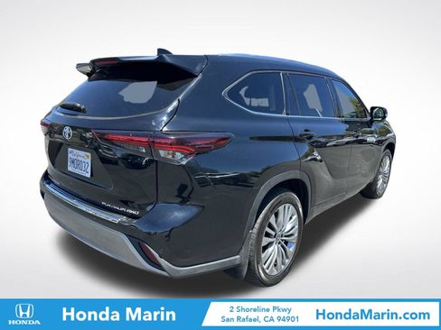 Used 2024 Toyota Highlander Platinum AWD/4WD image 4