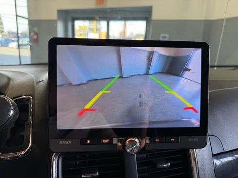 Used 2017 Dodge Grand Caravan SE image 18