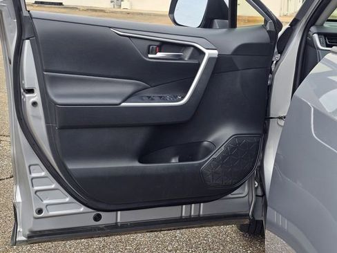 Used 2019 Toyota RAV4 XLE image 31