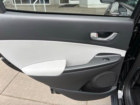 Used 2023 Hyundai Kona Limited image 13