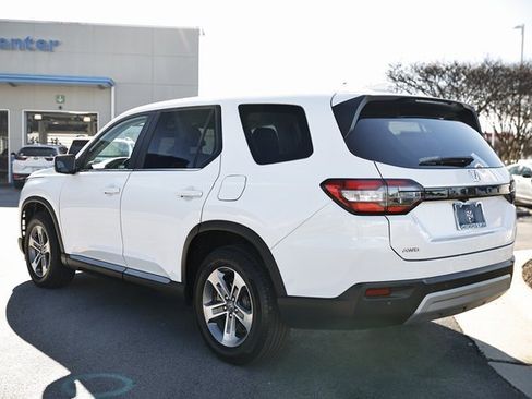 Certified 2025 Honda Pilot EX-L image 4