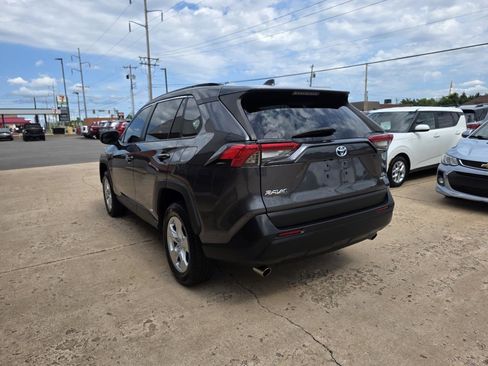 Used 2021 Toyota RAV4 LE AWD/4WD image 6