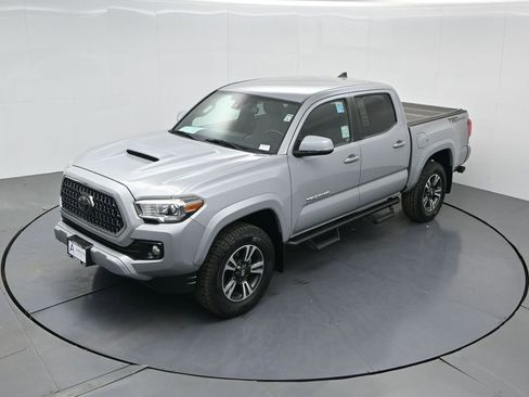 Used 2018 Toyota Tacoma TRD Sport w/ Technology Package image 27