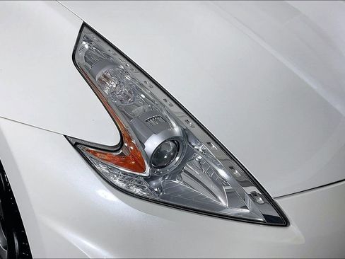 Used 2014 Nissan 370Z Coupe RWD image 34