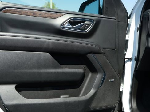 Used 2023 Chevrolet Suburban Premier image 23