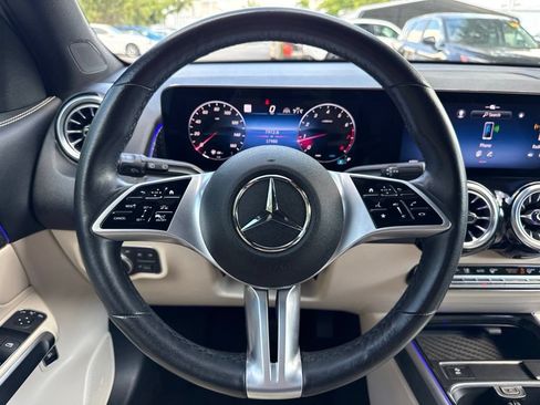Used 2025 Mercedes-Benz GLB 250 4MATIC image 19