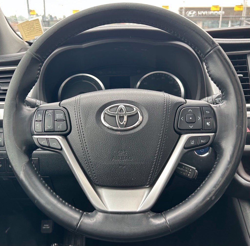 Used 2017 Toyota Highlander Limited Platinum AWD/4WD image 23