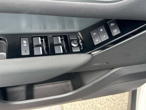 Certified 2025 Land Rover Range Rover Velar S image 18