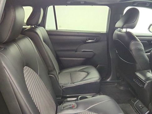 Used 2023 Toyota Highlander XSE AWD/4WD image 23