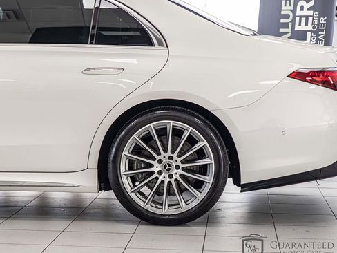Used 2022 Mercedes-Benz S 500 4MATIC w/ AMG Line Package image 8
