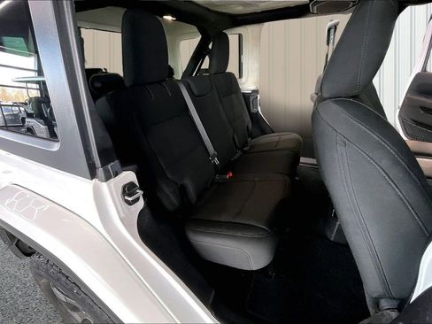 Used 2019 Jeep Wrangler Unlimited Sahara w/ Uconnect 4C Nav & Sound Group AWD/4WD image 24