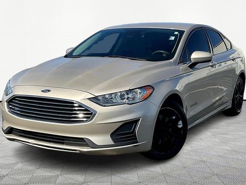 Used 2019 Ford Fusion SE image 2
