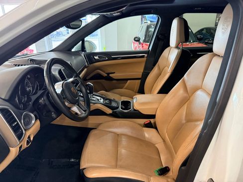 Used 2018 Porsche Cayenne Platinum Edition w/ Premium Package Plus image 11
