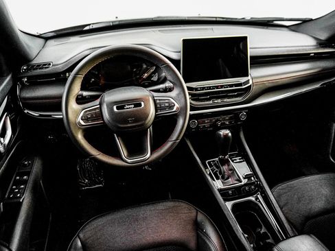 Used 2024 Jeep Compass Trailhawk image 19