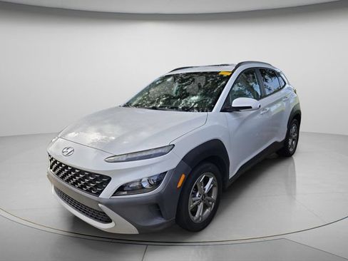 Used 2022 Hyundai Kona SEL w/ Convenience Package AWD/4WD image 3