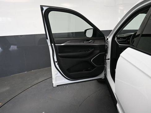 Used 2024 Chevrolet Trax LS FWD image 28