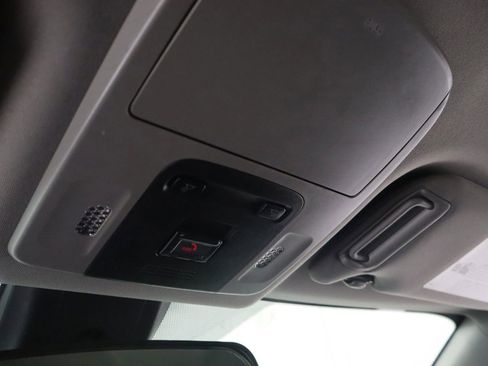 Used 2020 Toyota Camry SE image 32