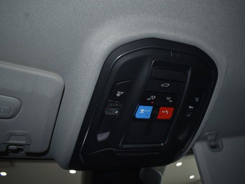 Used 2023 Jeep Grand Cherokee Limited w/ Black Appearance Package AWD/4WD image 23