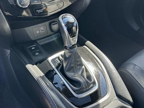 Used 2019 Nissan Rogue SL w/ Premium Package image 25