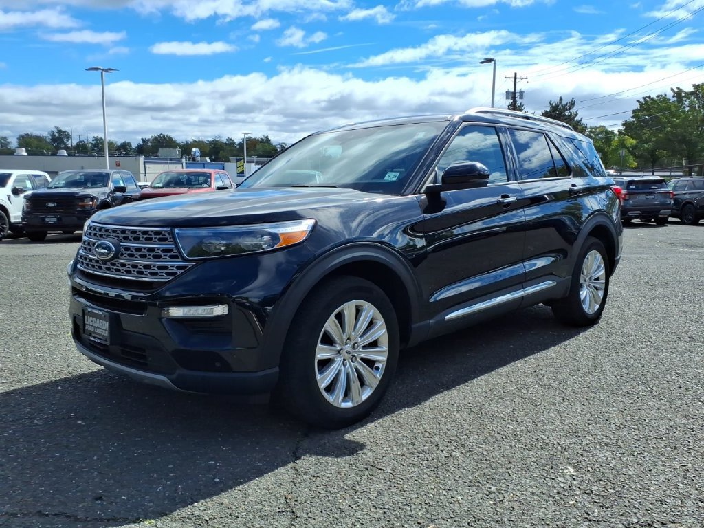 Used 2023 Ford Explorer Limited w/ Limited Technology Package AWD/4WD image 3