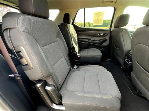 Used 2021 Chevrolet Traverse LT image 24